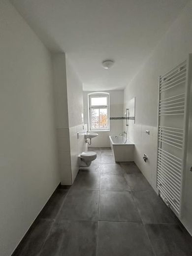 Zweitbezug nach San.! Kompakte 3-Zi. mit Einbauküche, Lam., Lift u. Wanne! – IMG_6494