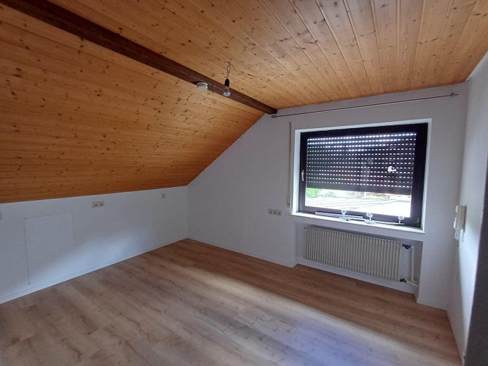 Gezellig 4-kamerappartement op de bovenste verdieping te huur in Biberach – Schlafzimmer klein