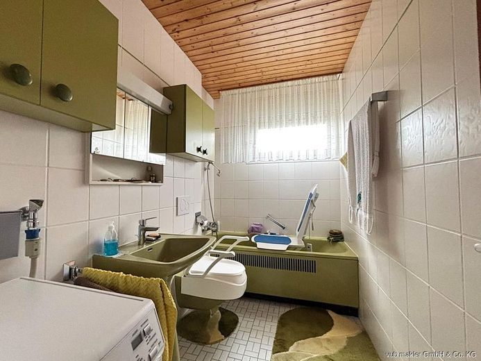 Ruhig gelegenes Einfamilienhaus mit Einliegerwohnung und großem Grundstück in Oberkotzau – VUB0002472-8