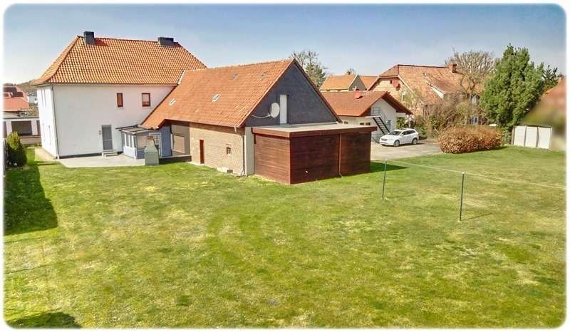 Uetze: 2 Häuser = 3 Wohnungen, 3 Garagen + Carport + potentielles Bauland im Garten – Südostseite