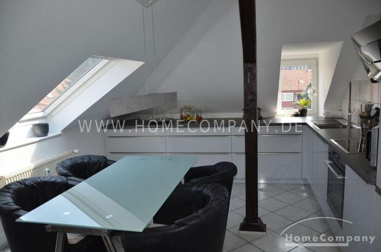 Sehr schöne 2 Zi.-Wohnung im 3. OG mit Dachterrasse. In der Nähe zur Uni, komfortable Wohnung mit KFZ-Stellplatz vor der Tür. – 0c3cf074a88d434ed773a643539aefe6d7acf849.jpg