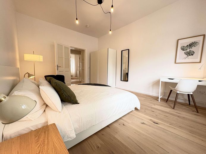 Helle und vollständig möblierte 3-Zimmer-Wohnung im Herzen von Berlin-Friedrichshain – Foto 4