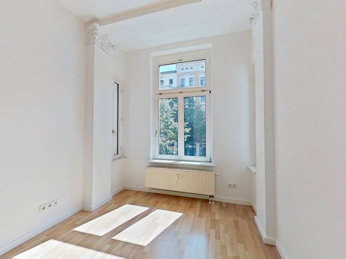 Habillez-vous chaudement, économisez au froid – Pour le début de l’automne, nous vous offrons un loyer hors charges : charmant appartement ancien de 4 pièces avec ascenseur – Schlafzimmer II