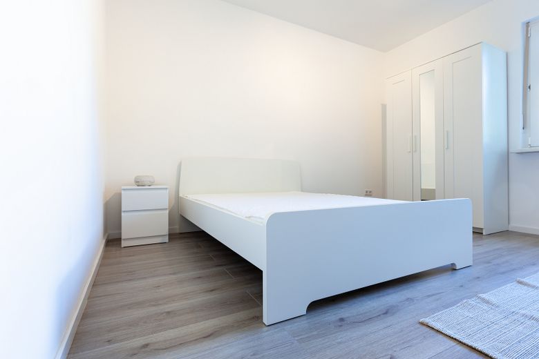 Appartamento arredato di 2 locali a Kassel-Nord-Holland – ristrutturato, con balcone e adatto a convivenza – Zimmer 2