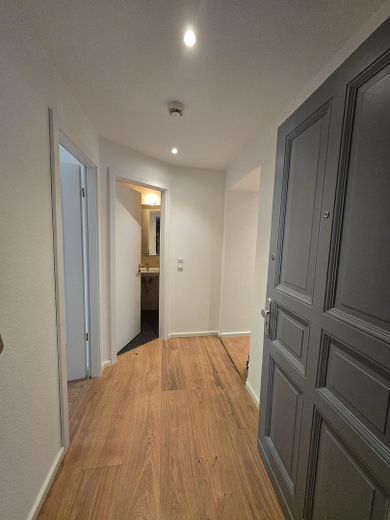 Berlin-Weißensee'de hemen taşınılabilir yenilenmiş daire 2 oda / 67 m2 – Haustür auf/Blick in den Flur