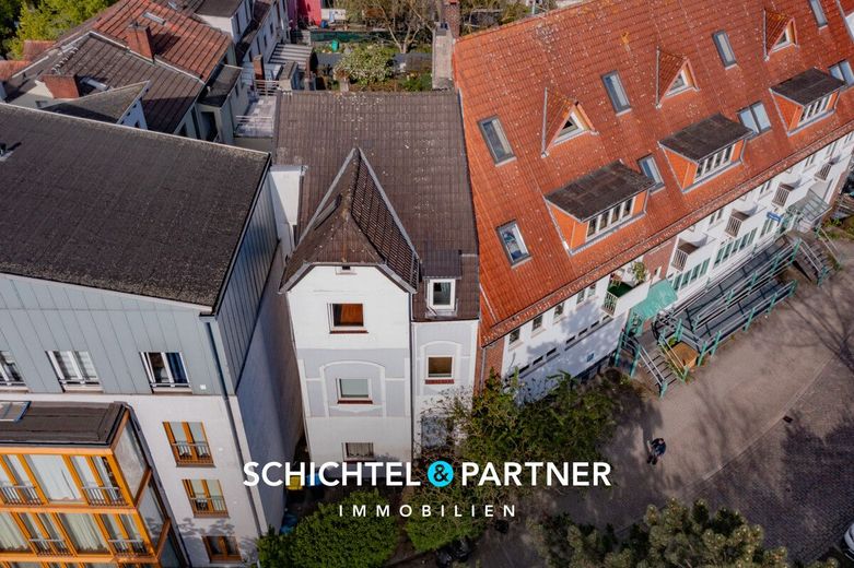 Lindenhof | Geräumiges Reihenmittelhaus Nähe Waterfront mit Ausbaupotenzial – S&amp;P | Titelbild