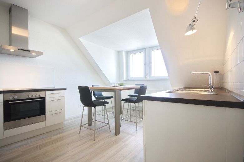 Charming, stylishly appointed and tastefully furnished apartment in the very popular Rüttenscheid area of Essen. Regular cleaning possible – febf6c6283104256ea4de8308ce86765d3f6d5b0.jpg