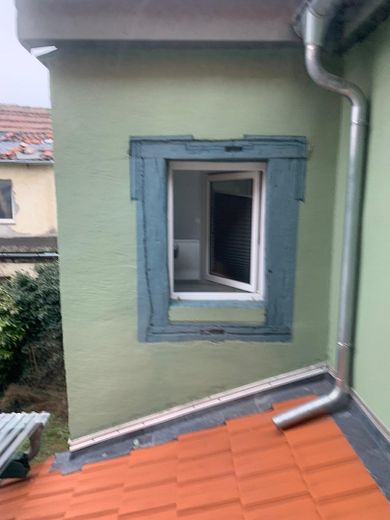 2 ZKB als WG in denkmalgeschütztem Gebäude – Fenster ins Bad