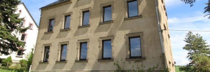 Solido edificio plurifamiliare vuoto in una bella posizione