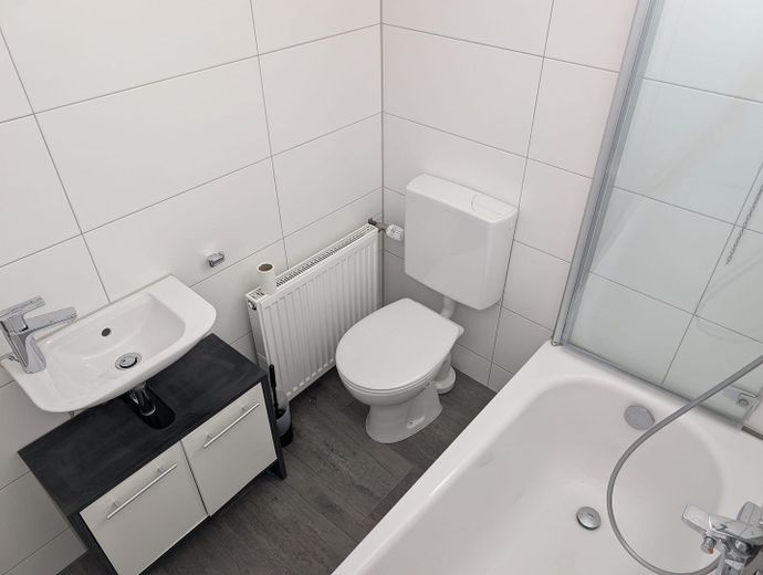 Gepflegte 6 Zimmer 152 qm DDH mit Garage und Garten in 91088 Bubenreuth – Badezimmer