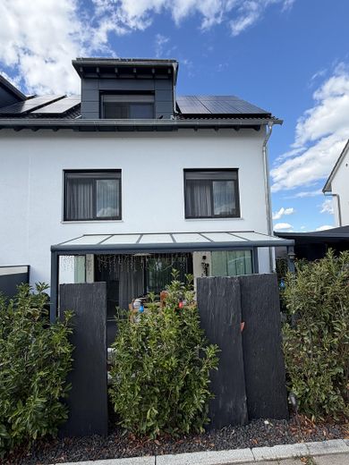 Moderne Doppelhaushälfte in Ebersbach/Sulpach – Foto 1