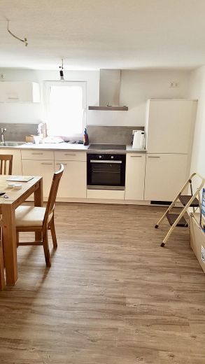 Maisonette-Wohnung mit vier Zimmern und EBK in Simmozheim – Küche