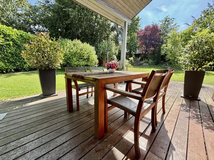 Terrasse mit Garten