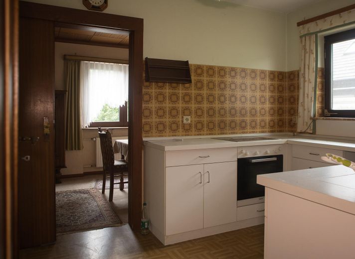 Küche Blick ins Esszimmer
