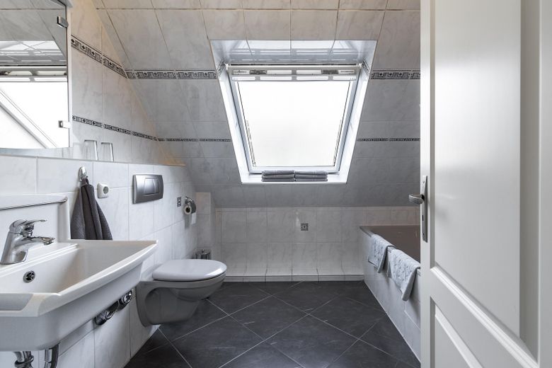 Vollbad Dusche und Badewanne