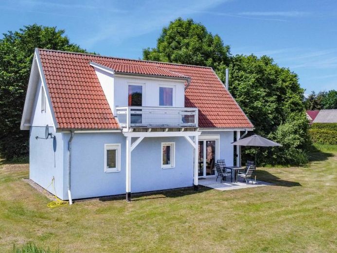 Mieszkać tam, gdzie inni spędzają urlop – Uroczy dom w pobliżu wody z działką o powierzchni 3.689 m² – Zdjęcie 1