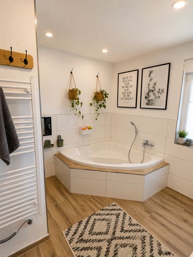 Casa unifamiliare modernizzata in una posizione naturale da sogno – vista libera – Badezimmer