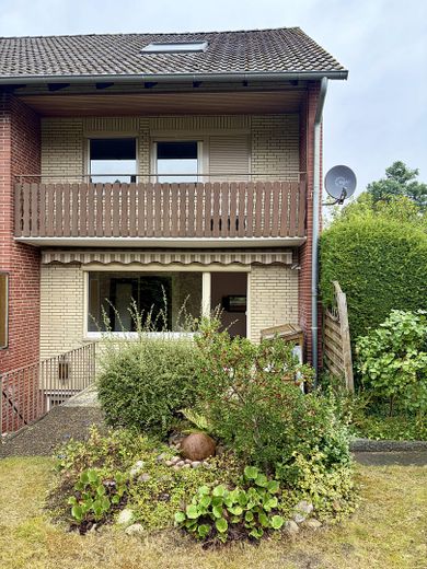 Casa a schiera di testa tranquilla e centrale a Norderstedt vicino ad Amburgo – Gartenansicht