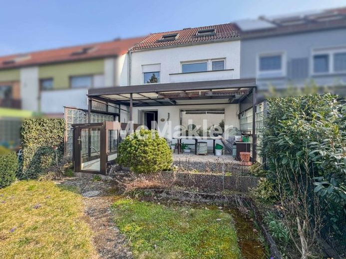 Gepflegtes Reihenmittelhaus mit Garten in ruhiger Lage von Nürnberg-Laufamholz – Foto 1