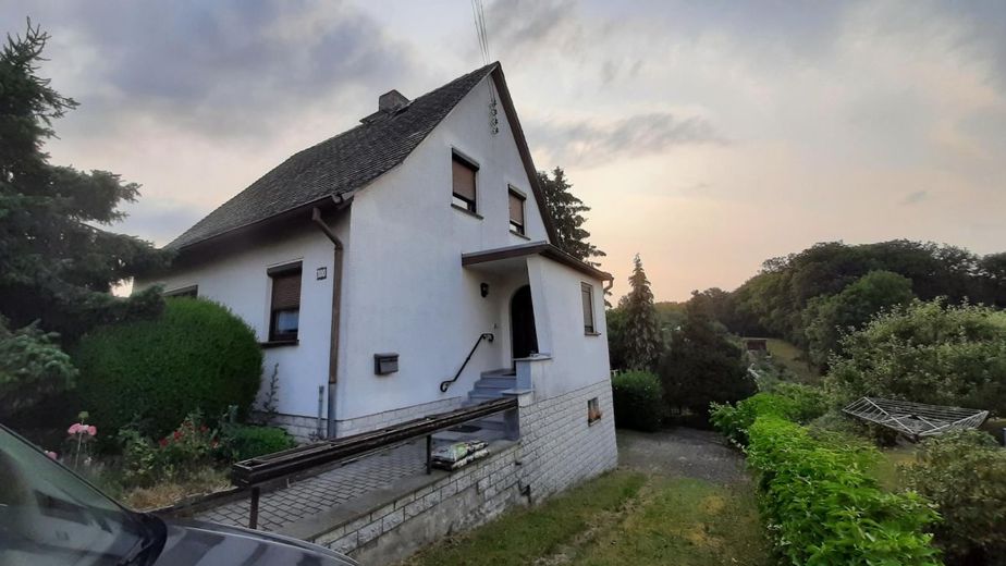 ab sofort: Einfamilienhaus in ruhiger Dorflage nahe Hermsdorf, Preis VB – Aussenansicht