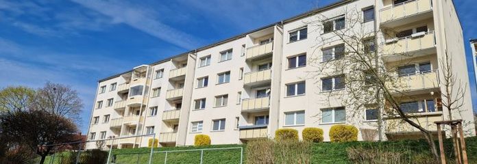 Renovierungsbedürftige 3-RW mit Süd-Balkon im 1.OG in Gera-Langenberg zu vermieten.