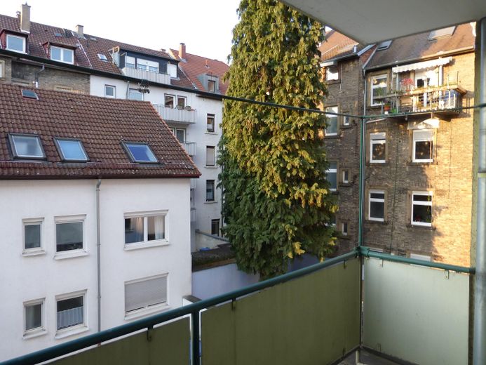 2,5 ZKB - mit EBK u. Balkon in Einbahnstraße in östlicher Südstadt – Balkon zum Hof (Nord-West)