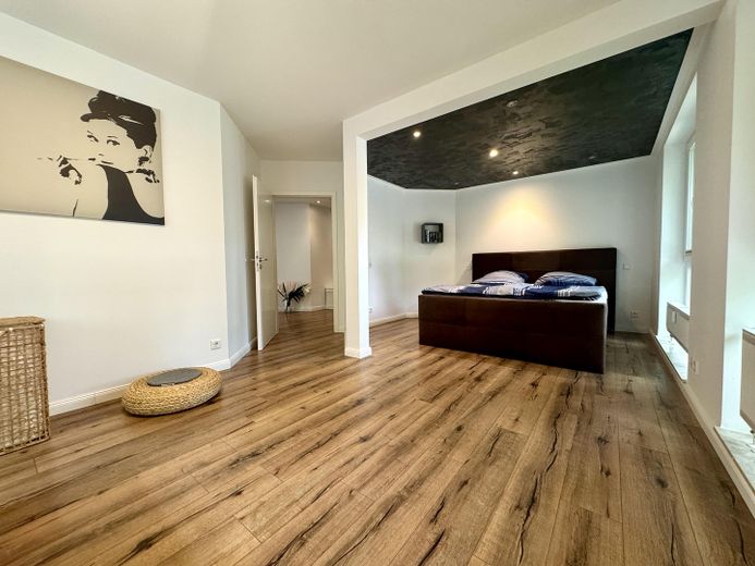 Wohnen am Stadtpark: Moderne 3-Zimmer-Wohnung mit Balkon – Schlafzimmer