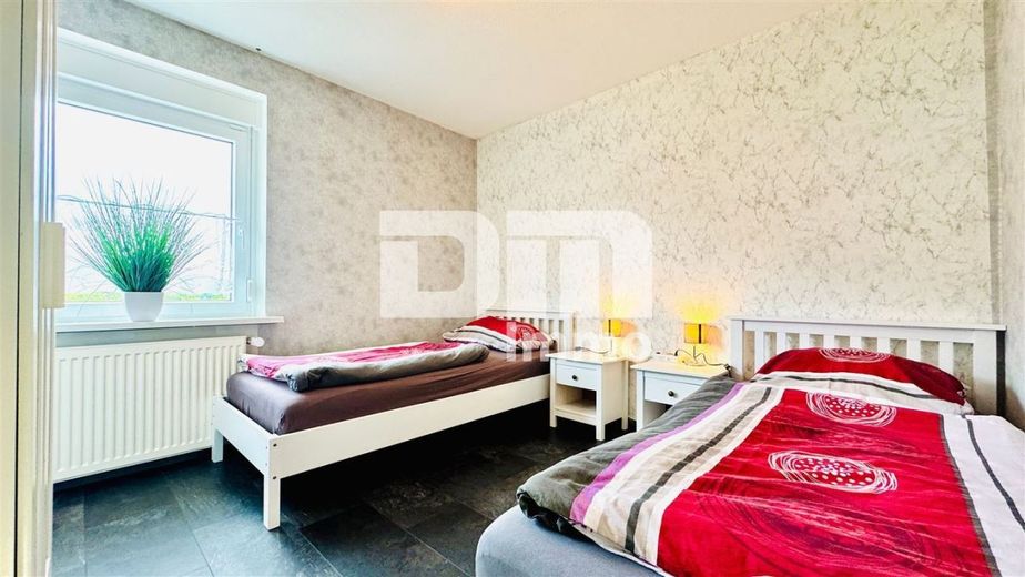 Vielseitiges Immobilien-Ensemble mit 2 modernisierten Haushälften + Carport und Garten/Terrasse – Haus 2 OG Schlafzimmer Kind 2
