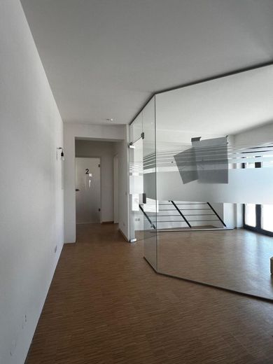Vielseitiges Anwesen mit gewerblichem und privatem Anteil in Bad Birnbach – Praxis Eingang EG