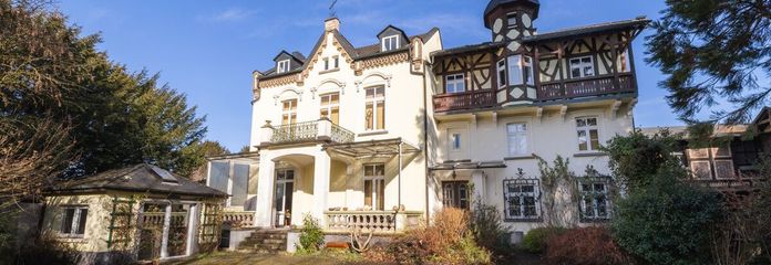 Historische Villa mit Rheinblick, Nebenhaus und Parkanlage in Erpel! – Blick aus dem Garten