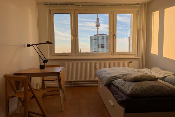 Super zentrales Studio mit Fernsehturm-Blick im 14. OG