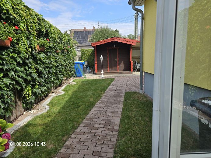 Casa unifamiliar bien cuidada con luminoso apartamento abuhardillado – Foto 2