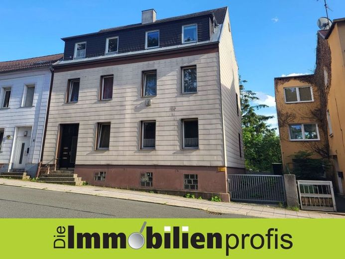 H-1134 - Preiswertes Stadthaus mit 3 kleinen Wohnungen in Hof – फोटो 1
