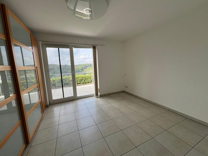 Esclusivo appartamento con terrazza, vista incantevole sul verde, ampie vetrate e garage – Foto 22