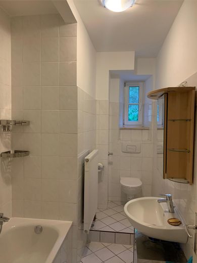 Möblierte Wohnung in optimaler Lage – Bad/WC
