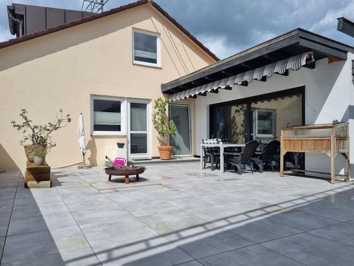 Appartamento di 3,5 locali, terrazza sul tetto di 98 m², veranda, garage doppio – Dachterrasse