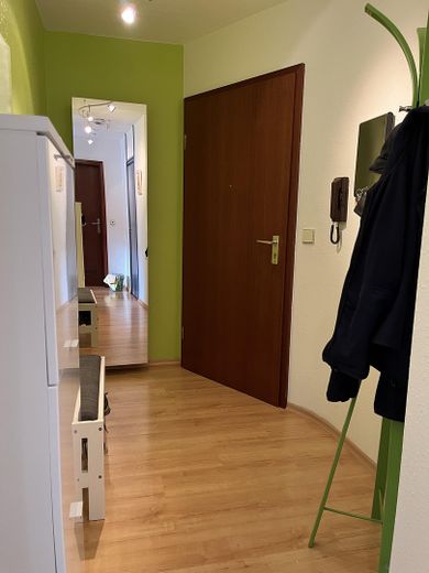 Flur, Blick zur Eingangstür