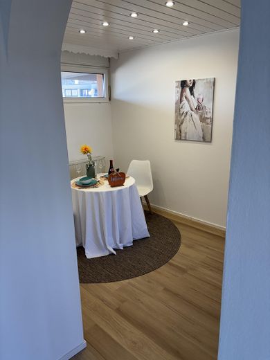 Newly renovated condominium in Geretsried > NO COMMISSION < – Essbereich
