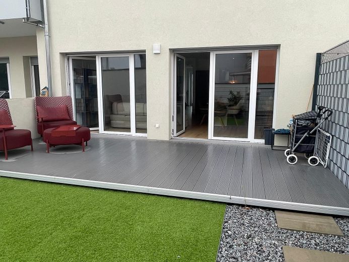 Appartement moderne au rez-de-chaussée, accessible aux personnes à mobilité réduite, avec jardin privatif – Außenbereich