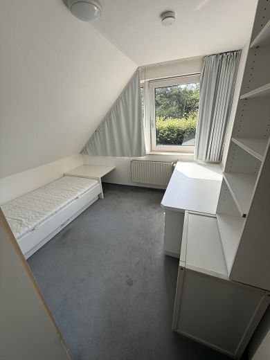 Zadbany dom jednorodzinny w stylu dziedzińca ogrodowego, zapewniający dużą prywatność – zmodernizowany i gotowy do zamieszkania – 2. Kinderschlafzimmer