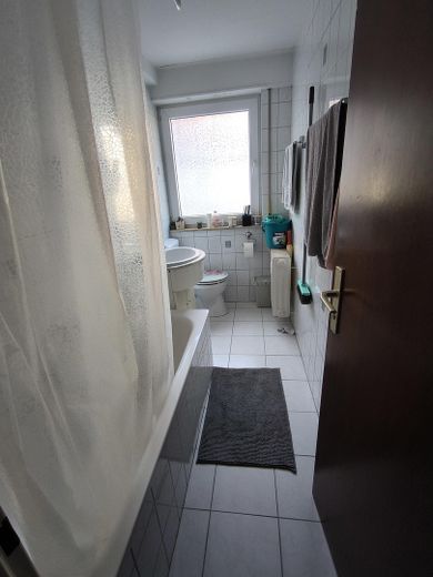 Badezimmer 1. OG Links