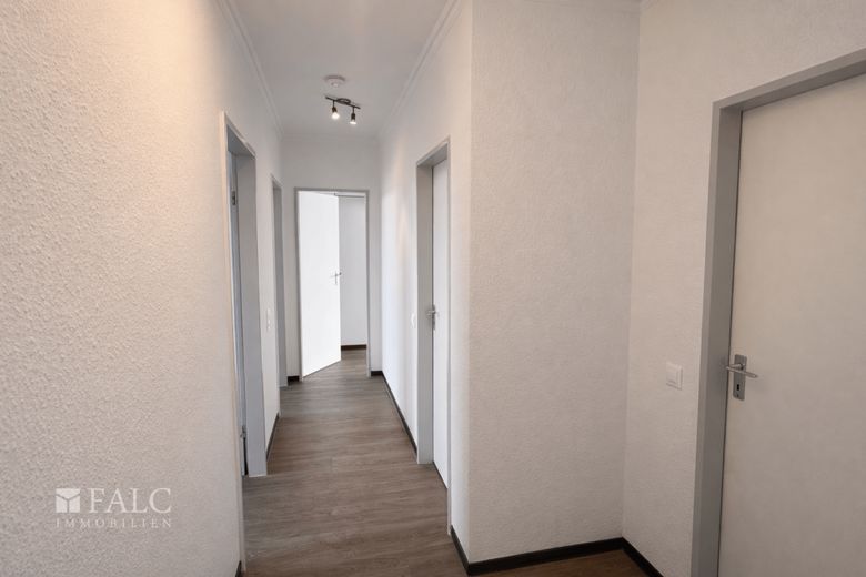 Top Lage direkt an der Weser - Penthouse-Feeling zum verlieben! – Fluransicht von der Haustür aus