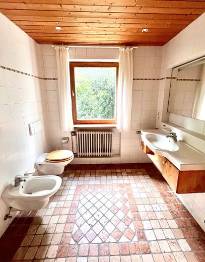 Große Doppelhaushälfte in Pullach - ohne Provision – Bad 