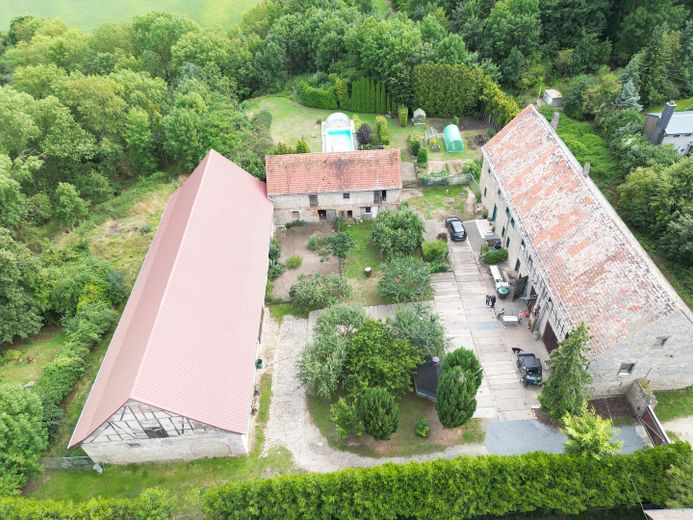 Vendo una tenuta agricola ristrutturata con cura a 8 km da Weimar – Gesamtansicht der Gebäude