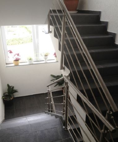 Moderne 3,5 Zi.-DG-Wohnung mit Balkon in toller Lage - von privat – Treppenhaus