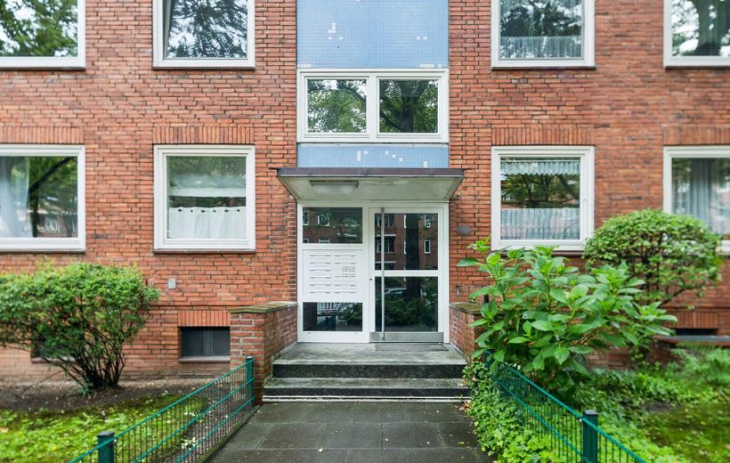 Appartement lumineux de 3 pièces avec beaucoup de potentiel – Eingang zum Haus