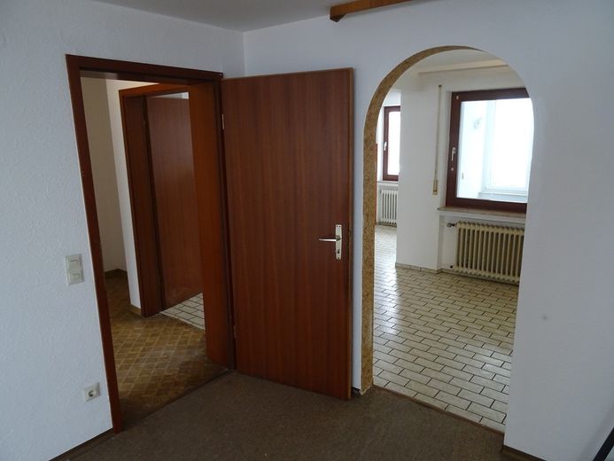 Helle 3,5 Zimmer Wohnung 1. OG mit Balkon, Stellplatz, Garten in 72348 Rosenfeld Heiligenzimmern ab sofort zu vermieten – Foto 7