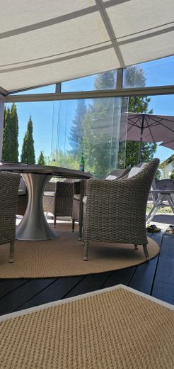 Hochwertiges Architektenhaus mit Wintergarten, Teich und 1.541 m² Grundstück in Albstadt-Tailfingen – Geschützte Terrasse