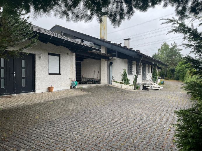 2 Häuser einzeln oder zusammen auf großem Grundstück – kleines Haus links