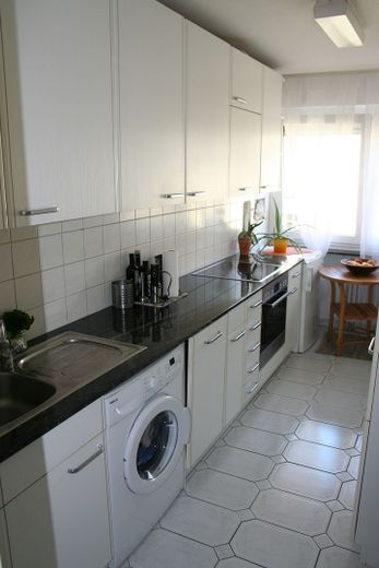Zentrale, seenahe, sehr gepflegte 2-Zimmer Stadtwohnung in Toplage – Küche 1